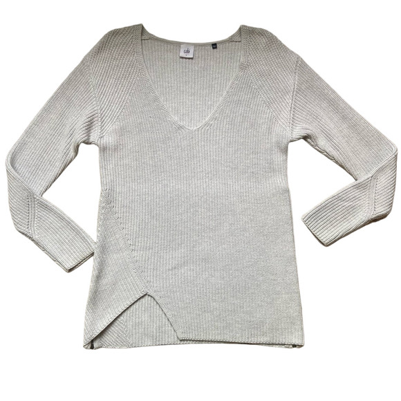CAbi Sweaters - Cabi Chic Light Gray V-Neck Sweater